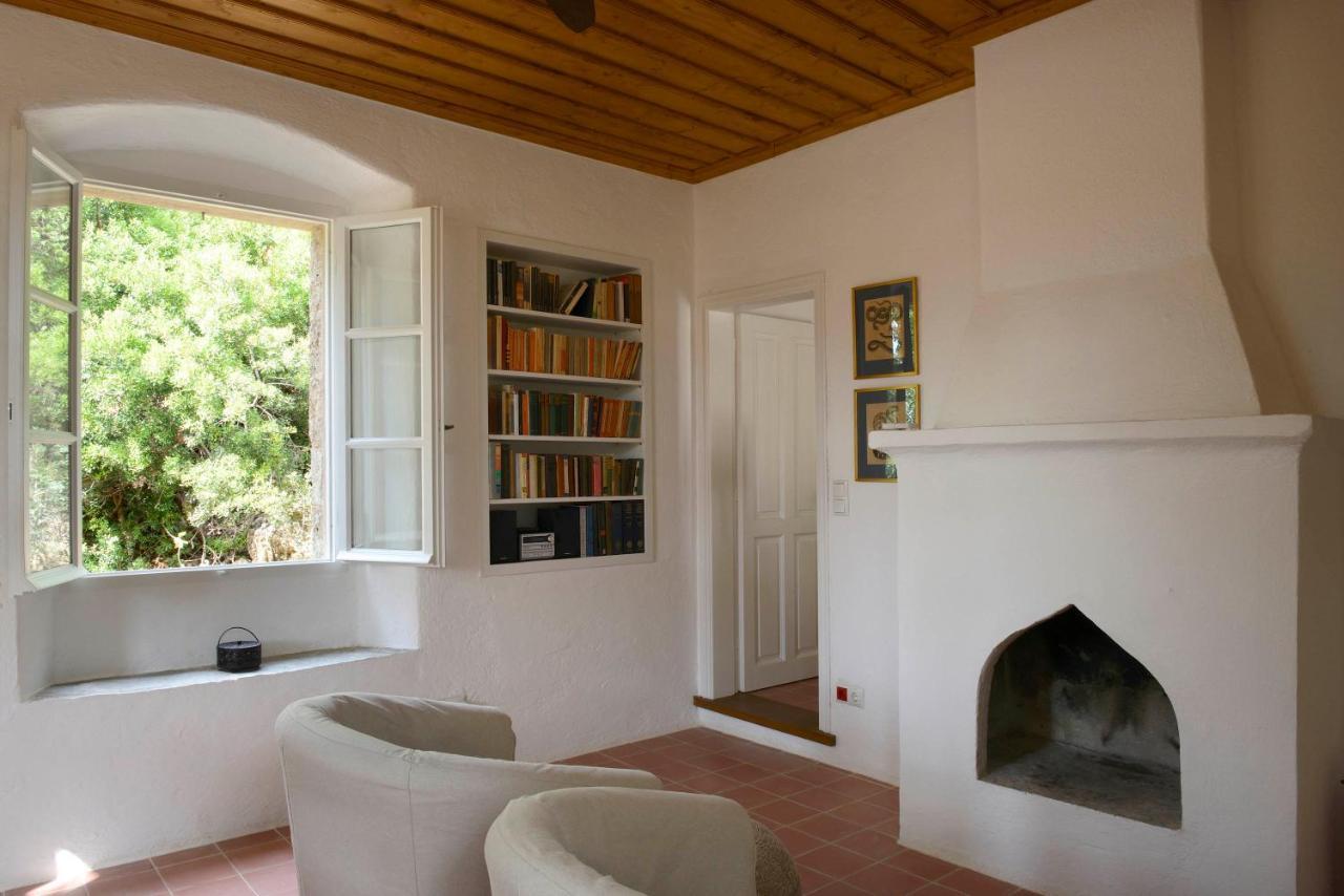 Patrick & Joan Leigh Fermor House Acomodação com café da manhã Kardamyli Exterior foto